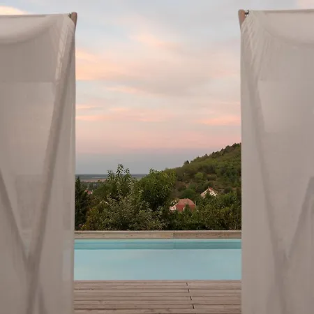 Szegzard - The 4* Szekszárd