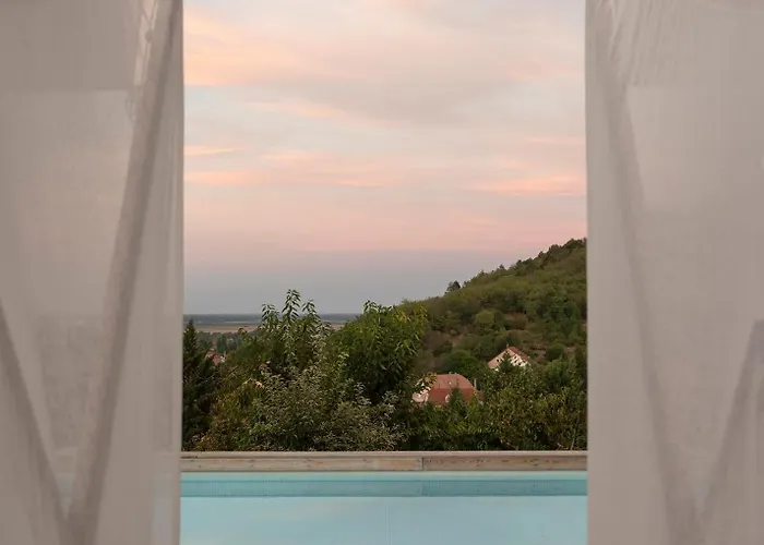 Szegzard - The 4* Szekszárd